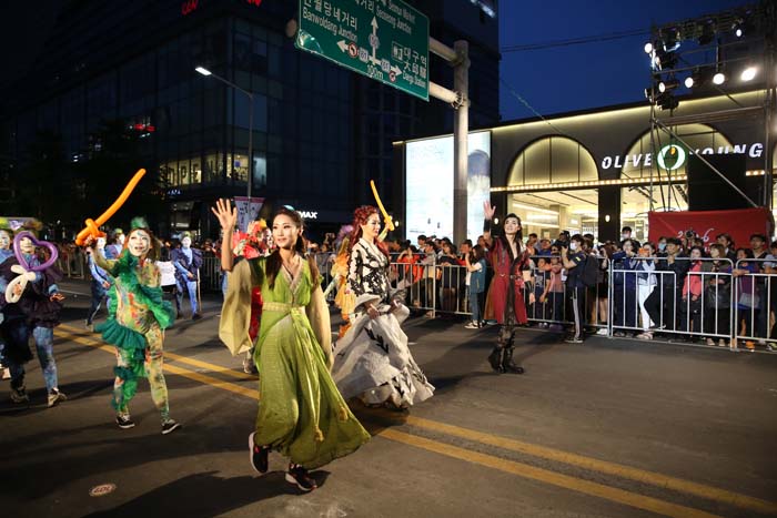 [2016 컬러풀대구페스티벌에 참가한 DIMF 모습]