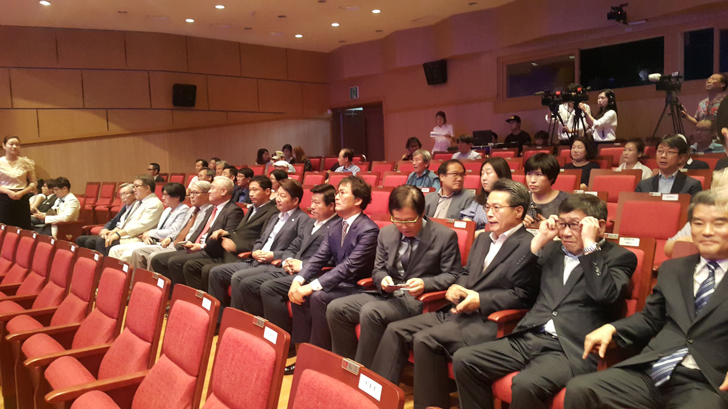 내빈 왼쪽에서 다서번째 고인범 영